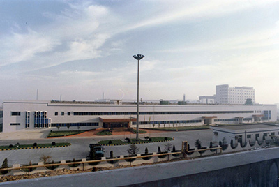 1995年5月30日，山推與日本小松株式會(huì)社合資成立小松山推工程機(jī)械有限公司