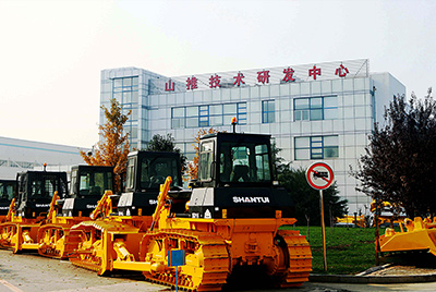 2009年，山推研發(fā)中心被國(guó)家人事部批準(zhǔn)設(shè)立博士后科研工作站，同年召開首屆科技創(chuàng)新大會(huì)。