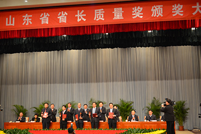 1月11日，山東省第三屆省長(zhǎng)質(zhì)量獎(jiǎng)表彰大會(huì)在山東省政府禮堂召開。